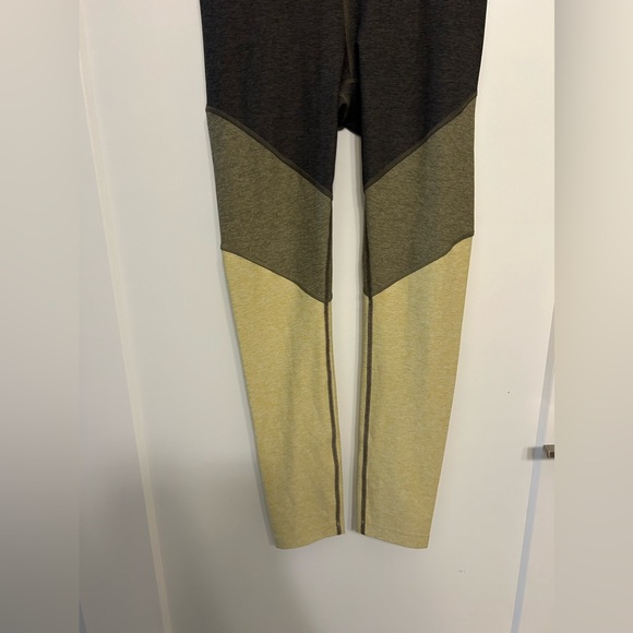 Outdoor Voices 7/8 Springs Leggings in Olive/Willow - Picture 6 of 10